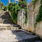 Oldie House